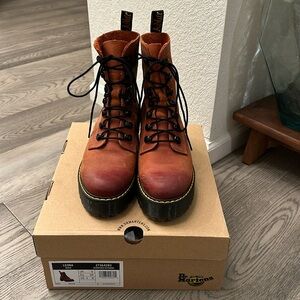 Dr. Martens Leona Brick Size 8